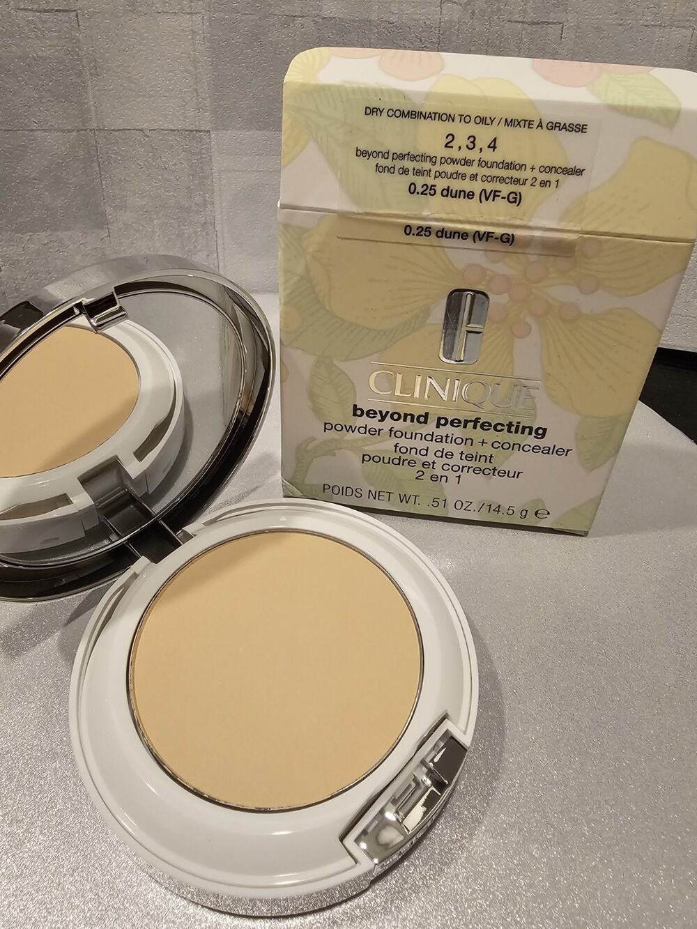 0.25 DUNE (VF-G) Clinique Beyond Perfecting Powder Foundation+Concealer